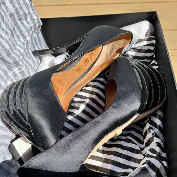 L.A.M.B Black Silk platform pump - Picture 4 of 7
